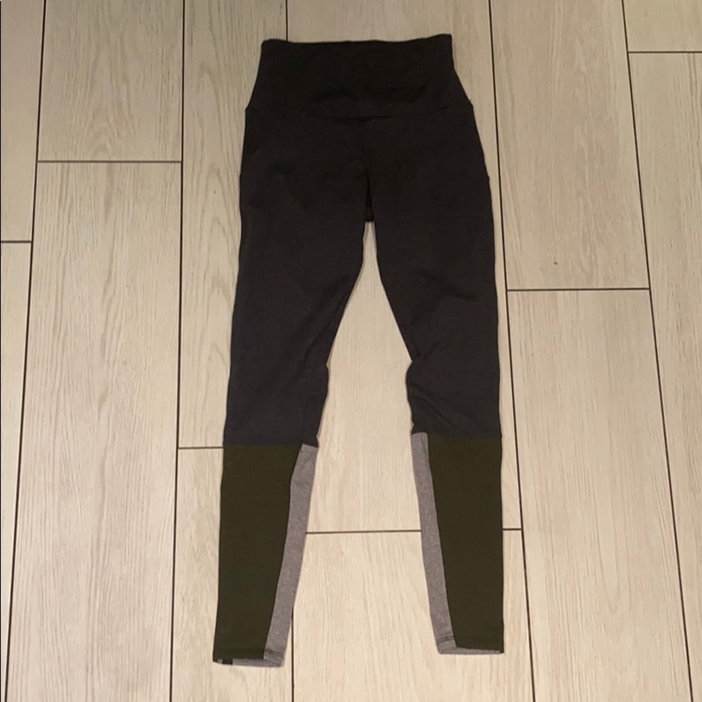 Grey/green leggings